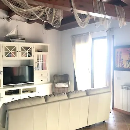Villa Seafront In With Private Jacuzzi Cefalu