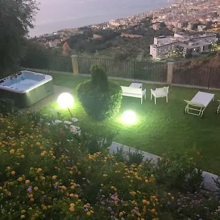 Villa Seafront In With Private Jacuzzi *